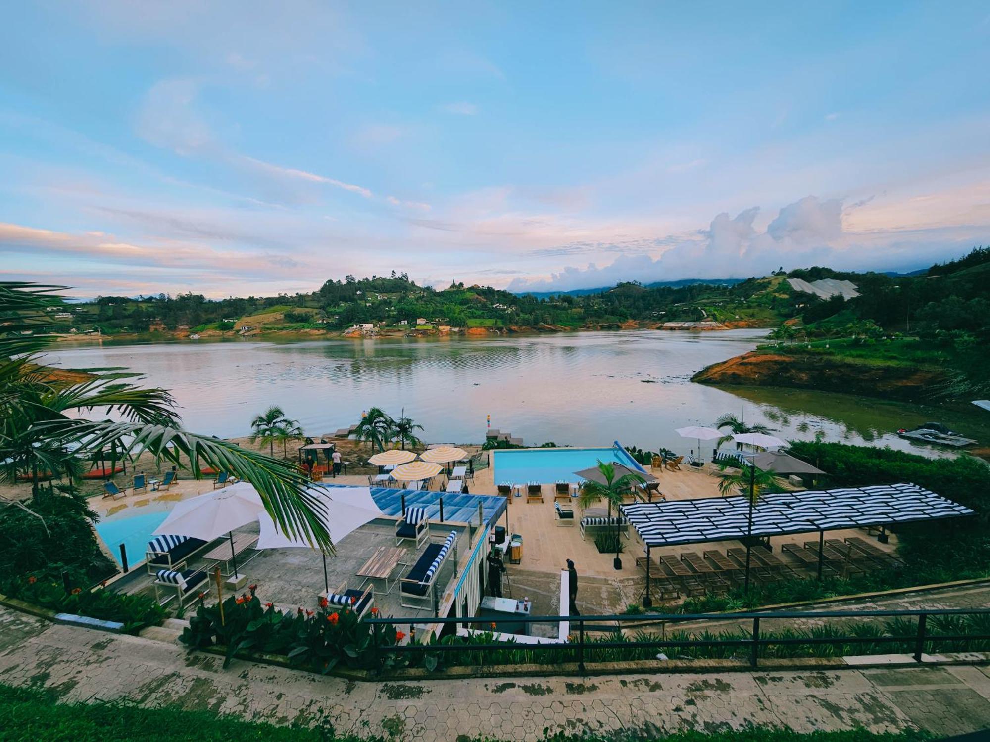 Viajero Guatape Hostel & Lake Club Exterior foto